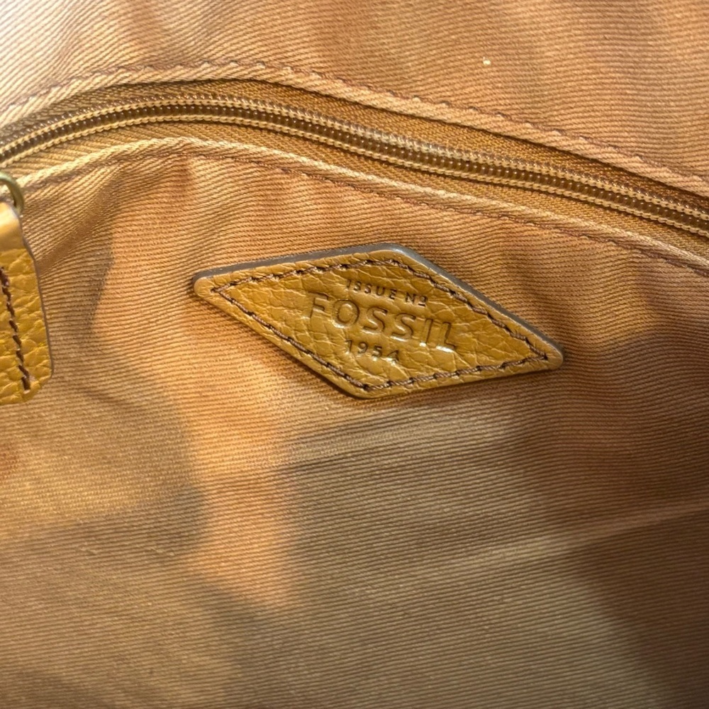 Fossil Tan Pebbled Leather Crossbody Bag  Minimalist Buckle Adjustable Strap - Picture 9 of 12